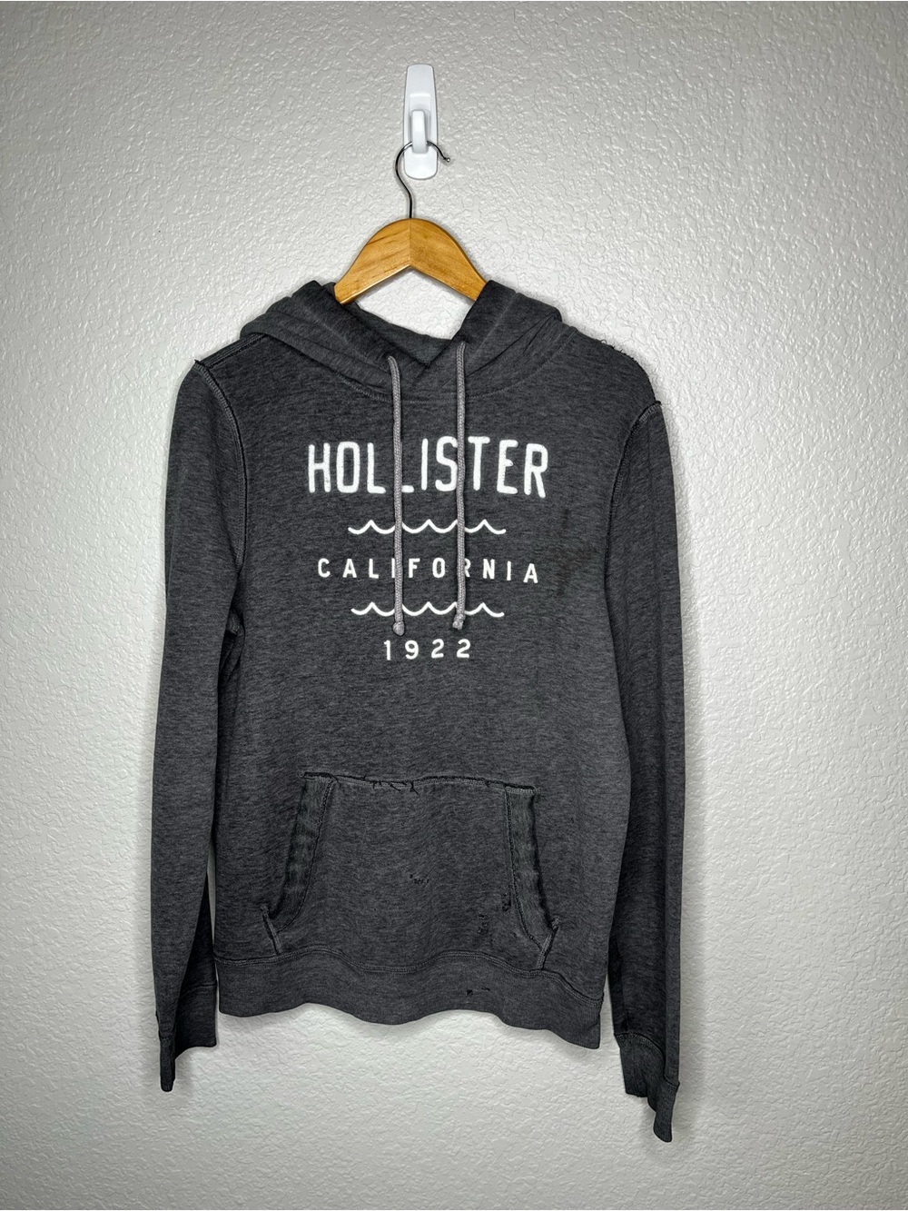 Hollister California Gray Grey Distressed Graphic Hoodie Sweatshirt Size M